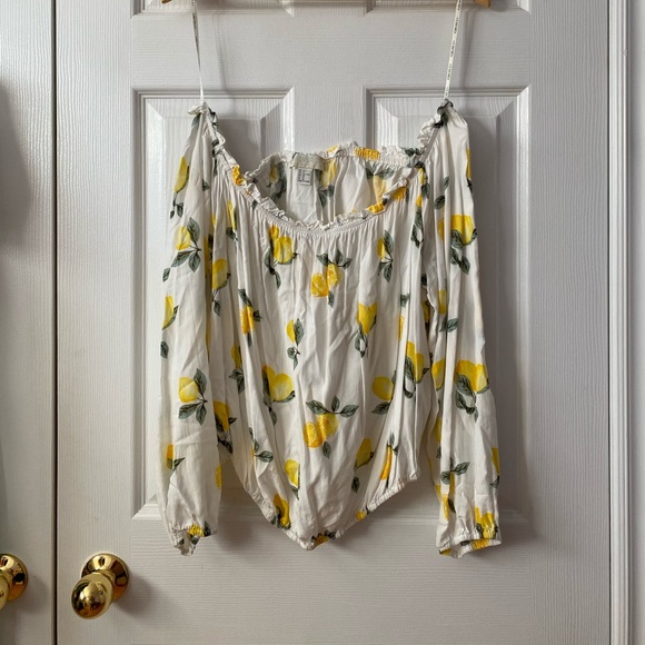 Forever 21 off-the-shoulder top 🍋 - Picture 1 of 6